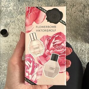Viktor & Rolf Flowerbomb Eau de Parfum - Pink and Black